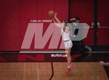 Thumbnail 2 in Crater @ South Albany photogallery.