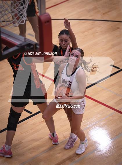 Thumbnail 2 in Crater @ South Albany photogallery.