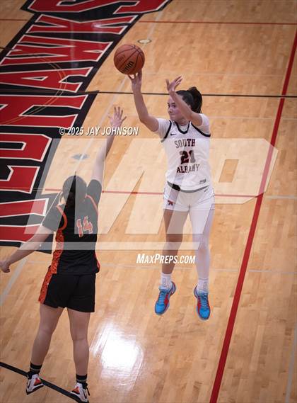 Thumbnail 1 in Crater @ South Albany photogallery.