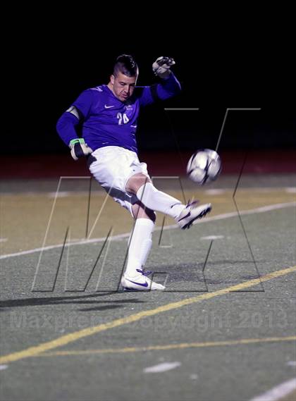 Thumbnail 1 in De La Salle vs. San Ramon Valley (CIF NCS D1 Final) photogallery.