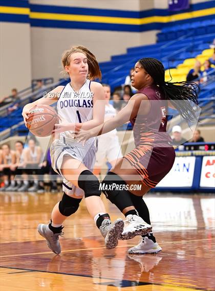 Thumbnail 2 in Tenaha vs Douglass (Lipan HD Howard Classic) photogallery.
