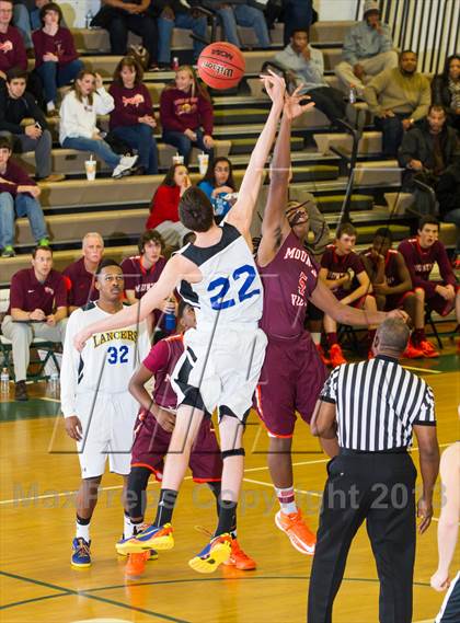 Thumbnail 2 in Mountain View vs Lee (Joe Cascio Holiday Classic) photogallery.