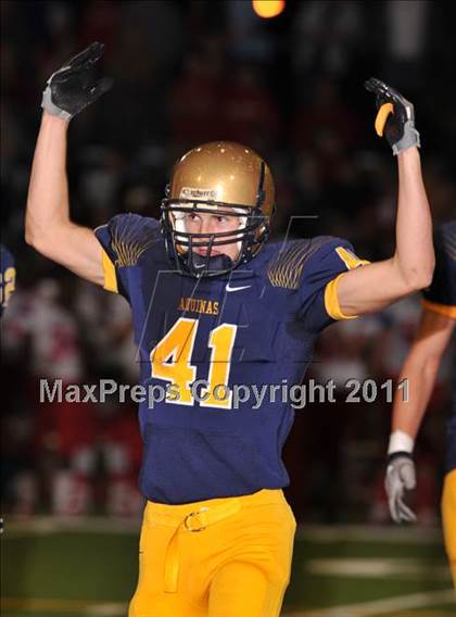 Thumbnail 3 in Manatee vs. St. Thomas Aquinas (FHSAA 5A Semifinal) photogallery.