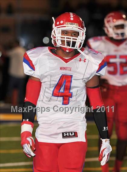 Thumbnail 1 in Manatee vs. St. Thomas Aquinas (FHSAA 5A Semifinal) photogallery.
