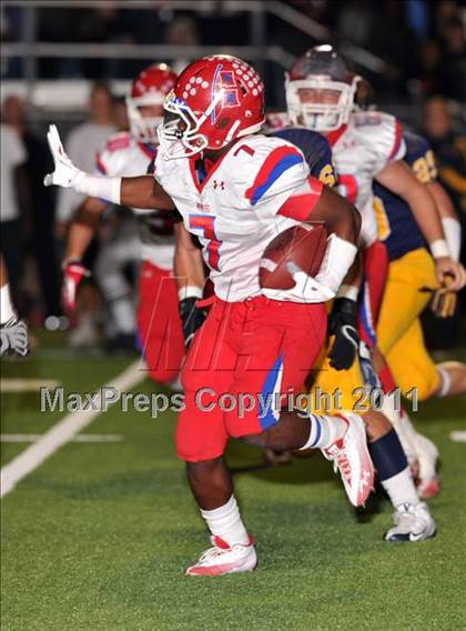 Thumbnail 1 in Manatee vs. St. Thomas Aquinas (FHSAA 5A Semifinal) photogallery.