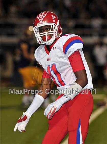 Thumbnail 3 in Manatee vs. St. Thomas Aquinas (FHSAA 5A Semifinal) photogallery.