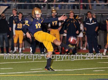 Thumbnail 3 in Manatee vs. St. Thomas Aquinas (FHSAA 5A Semifinal) photogallery.