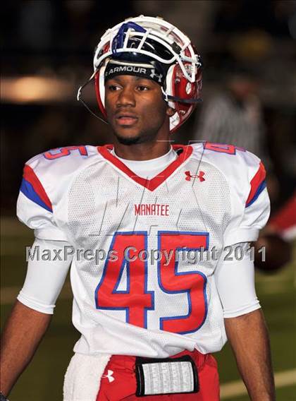 Thumbnail 2 in Manatee vs. St. Thomas Aquinas (FHSAA 5A Semifinal) photogallery.