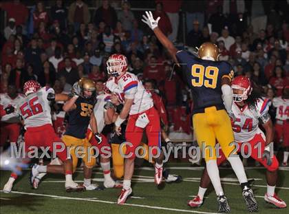 Thumbnail 1 in Manatee vs. St. Thomas Aquinas (FHSAA 5A Semifinal) photogallery.
