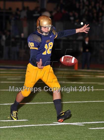 Thumbnail 2 in Manatee vs. St. Thomas Aquinas (FHSAA 5A Semifinal) photogallery.