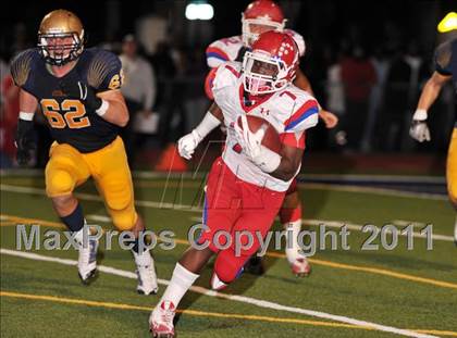 Thumbnail 2 in Manatee vs. St. Thomas Aquinas (FHSAA 5A Semifinal) photogallery.