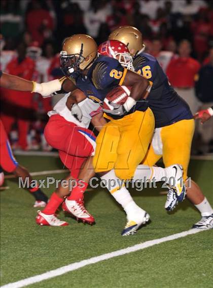 Thumbnail 3 in Manatee vs. St. Thomas Aquinas (FHSAA 5A Semifinal) photogallery.