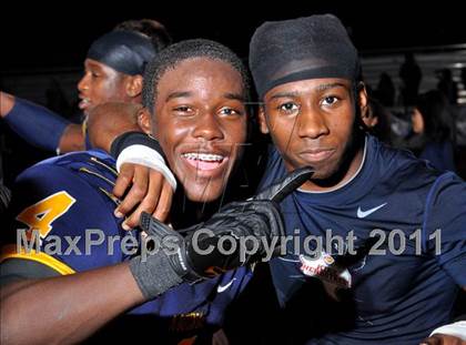 Thumbnail 3 in Manatee vs. St. Thomas Aquinas (FHSAA 5A Semifinal) photogallery.