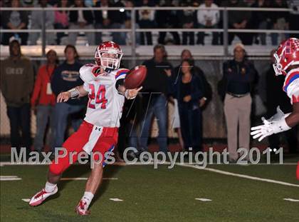 Thumbnail 3 in Manatee vs. St. Thomas Aquinas (FHSAA 5A Semifinal) photogallery.