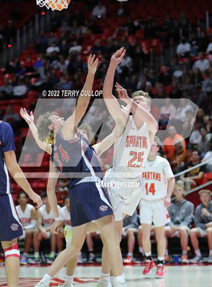 Thumbnail 2 in Woods Cross vs. Murray (UHSAA 5A Semifinal) photogallery.