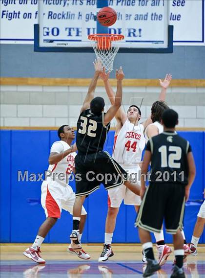 Thumbnail 2 in Ceres vs Lathrop (Rocklin Holiday Tournament) photogallery.