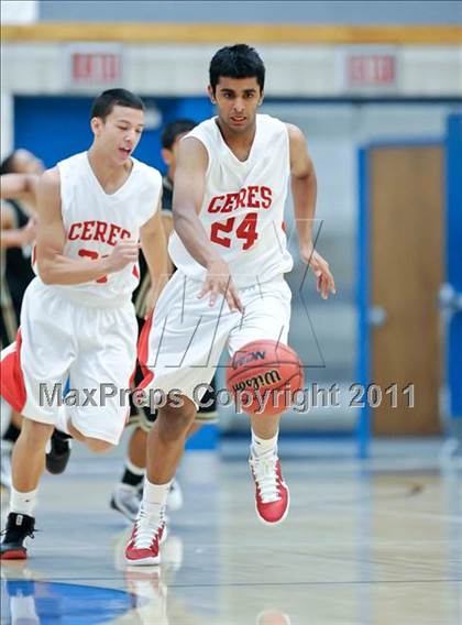 Thumbnail 2 in Ceres vs Lathrop (Rocklin Holiday Tournament) photogallery.