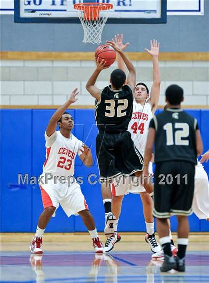 Thumbnail 1 in Ceres vs Lathrop (Rocklin Holiday Tournament) photogallery.