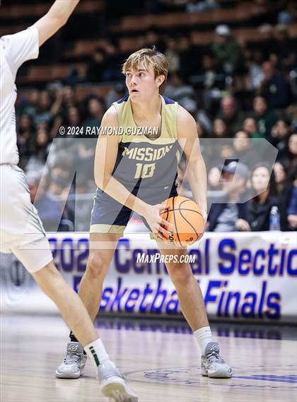 Thumbnail 2 in CIFCS (D-2 Section Championship) Dinuba vs. Mission College Prep photogallery.