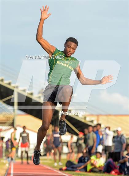 Thumbnail 2 in UIL 17-6A Boys District Championship photogallery.