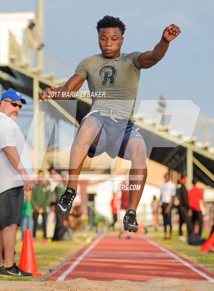 Thumbnail 2 in UIL 17-6A Boys District Championship photogallery.