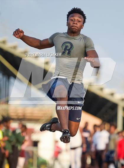 Thumbnail 3 in UIL 17-6A Boys District Championship photogallery.