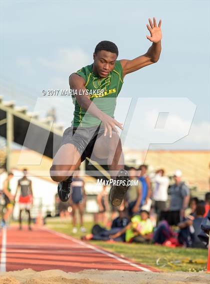 Thumbnail 3 in UIL 17-6A Boys District Championship photogallery.