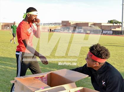 Thumbnail 2 in UIL 17-6A Boys District Championship photogallery.