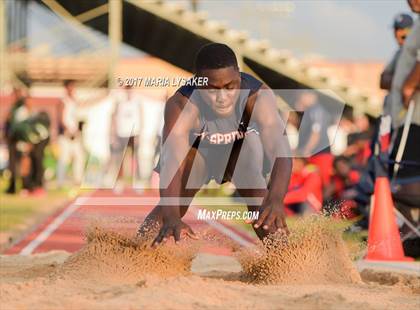 Thumbnail 2 in UIL 17-6A Boys District Championship photogallery.