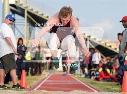 Thumbnail 1 in UIL 17-6A Boys District Championship photogallery.