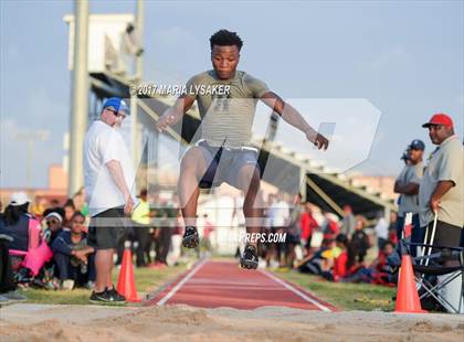 Thumbnail 1 in UIL 17-6A Boys District Championship photogallery.