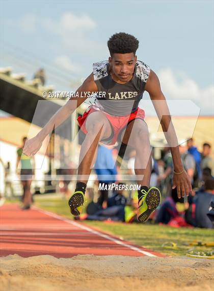 Thumbnail 1 in UIL 17-6A Boys District Championship photogallery.