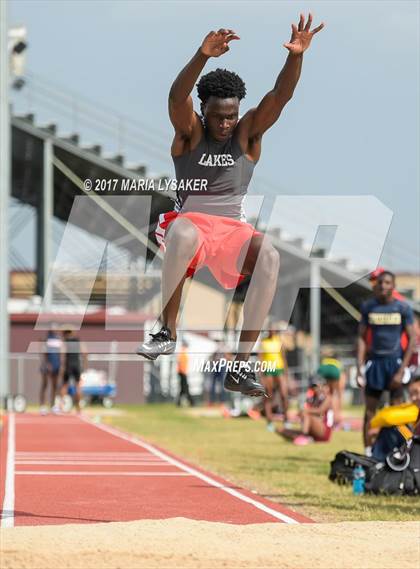 Thumbnail 2 in UIL 17-6A Boys District Championship photogallery.