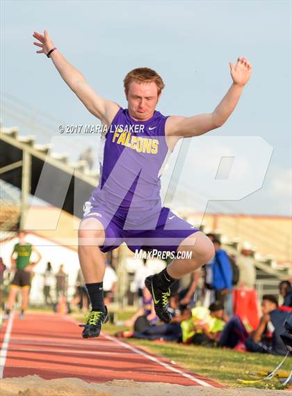 Thumbnail 2 in UIL 17-6A Boys District Championship photogallery.
