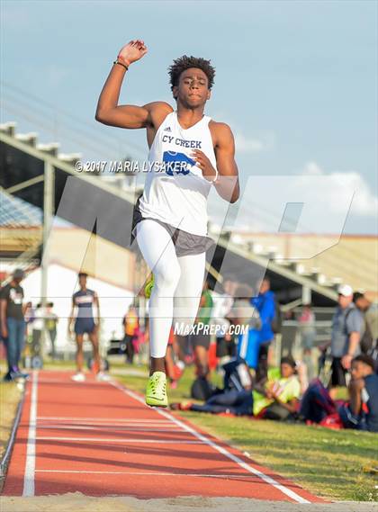 Thumbnail 3 in UIL 17-6A Boys District Championship photogallery.