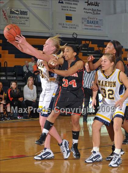 Thumbnail 2 in Mt. Vernon vs. Marion (Best of the Midwest Shootout) photogallery.