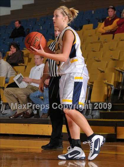Thumbnail 3 in Mt. Vernon vs. Marion (Best of the Midwest Shootout) photogallery.