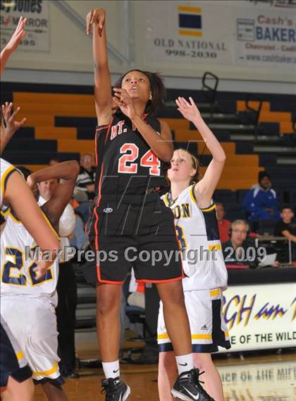 Thumbnail 3 in Mt. Vernon vs. Marion (Best of the Midwest Shootout) photogallery.