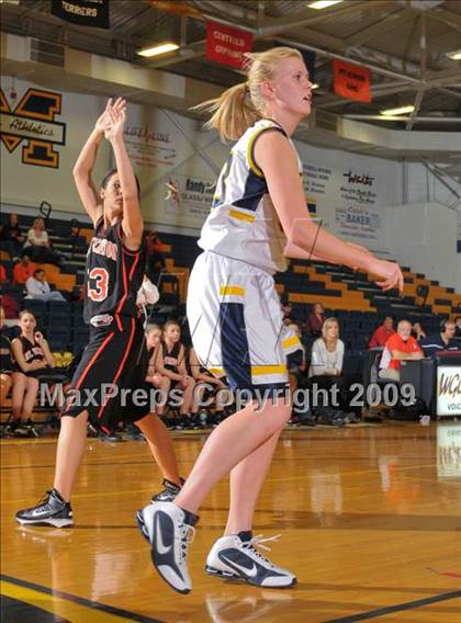 Thumbnail 2 in Mt. Vernon vs. Marion (Best of the Midwest Shootout) photogallery.