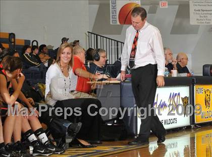 Thumbnail 1 in Mt. Vernon vs. Marion (Best of the Midwest Shootout) photogallery.