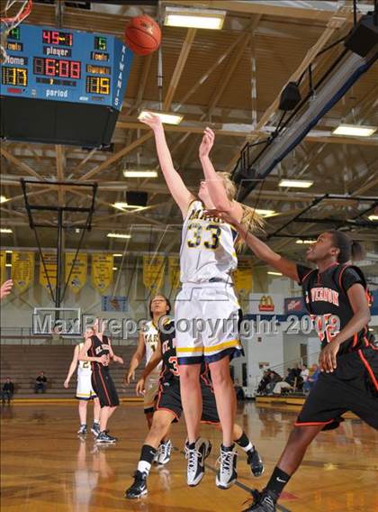 Thumbnail 2 in Mt. Vernon vs. Marion (Best of the Midwest Shootout) photogallery.