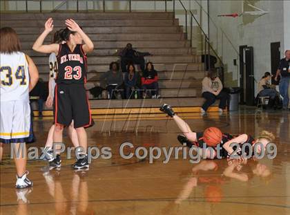 Thumbnail 1 in Mt. Vernon vs. Marion (Best of the Midwest Shootout) photogallery.