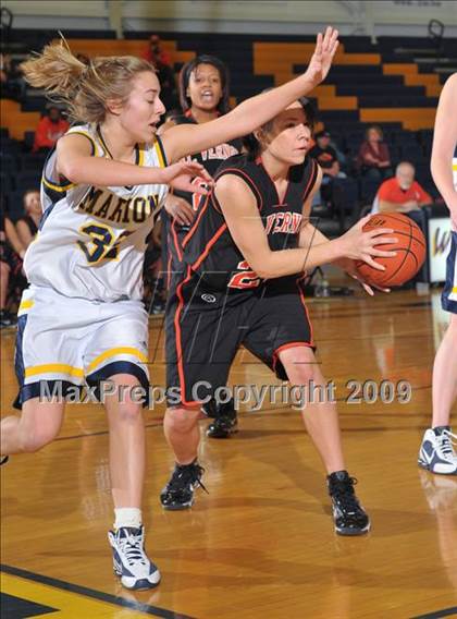 Thumbnail 1 in Mt. Vernon vs. Marion (Best of the Midwest Shootout) photogallery.