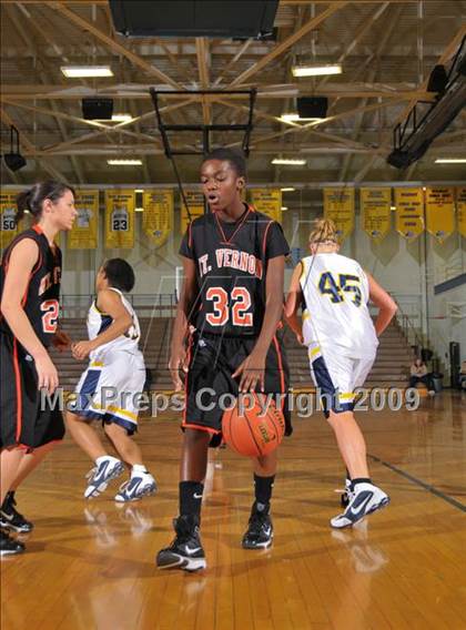 Thumbnail 1 in Mt. Vernon vs. Marion (Best of the Midwest Shootout) photogallery.