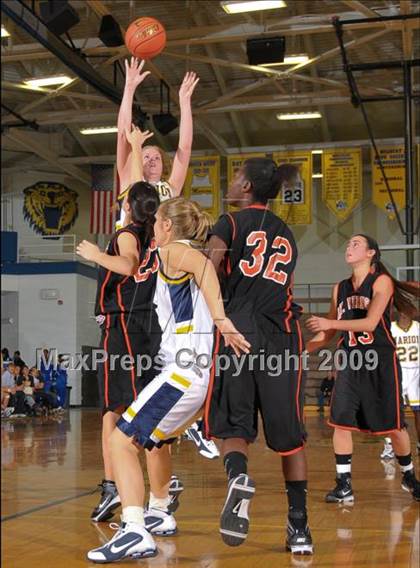Thumbnail 3 in Mt. Vernon vs. Marion (Best of the Midwest Shootout) photogallery.