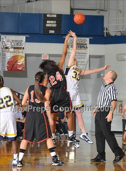 Thumbnail 1 in Mt. Vernon vs. Marion (Best of the Midwest Shootout) photogallery.