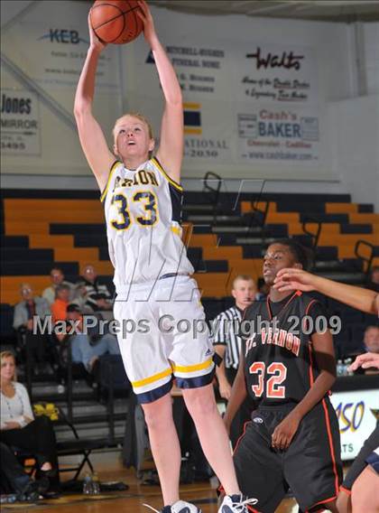 Thumbnail 3 in Mt. Vernon vs. Marion (Best of the Midwest Shootout) photogallery.