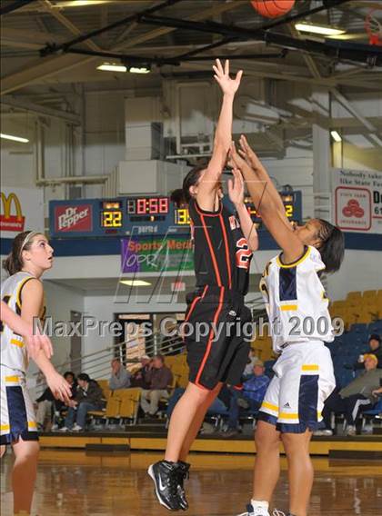 Thumbnail 1 in Mt. Vernon vs. Marion (Best of the Midwest Shootout) photogallery.