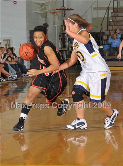 Thumbnail 2 in Mt. Vernon vs. Marion (Best of the Midwest Shootout) photogallery.