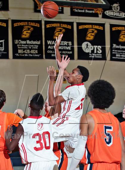 Thumbnail 1 in Grainger vs Carver (Seymour Christmas Classic) photogallery.
